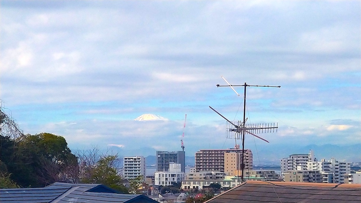 The groundbreaking ceremony for the K Residence, which will be under construction from the beginning of the year, was held on the 21st. Unfortunately, the sky was cloudy, but the clouds parted just enough to see Mount Fuji.